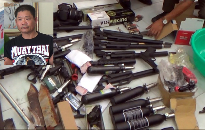 Đối tượng Lê Quốc Bình (thành viên tổ chức khủng bố Việt Tân) cùng số tang vật phạm pháp bị thu giữ.