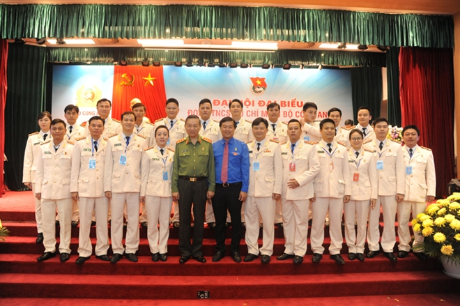 Bộ trưởng Tô Lâm, đồng chí Lê Quốc phong với các đại biểu tại Đại hội