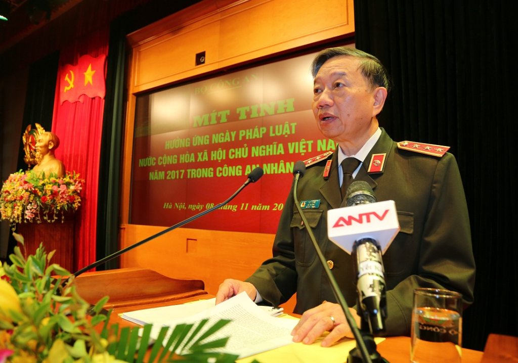 Bộ trưởng Tô Lâm phát biểu tại buổi Mít tinh hưởng ứng Ngày Pháp luật nước CHXHCN Việt Nam năm 2017.