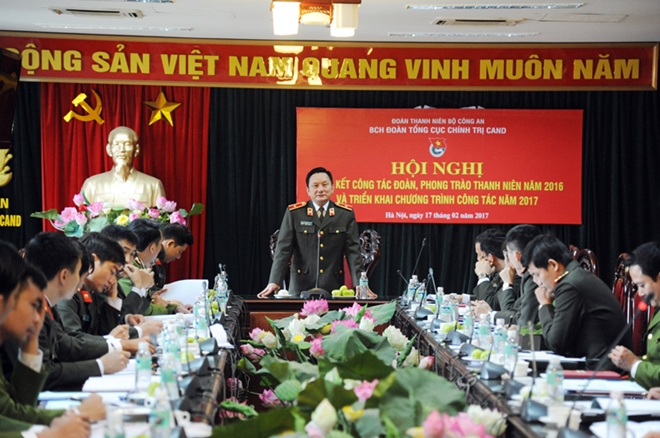 Thiếu tướng Nguyễn Quang Chữ, Phó Tổng cục trưởng Tổng cục Chính trị CAND phát biểu chỉ đạo Hội nghị.