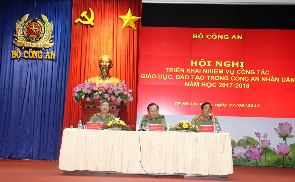 Thượng tướng Nguyễn Văn Thành, Thứ trưởng Bộ Công an; Thiếu tướng Nguyễn Văn Ly, Cục trưởng Cục Đào tạo; Thiếu tướng Đỗ Ngọc Cẩn, Phó Tổng cục trưởng Tổng cục Chính trị CAND chủ trì phiên thảo luận tại Hội nghị.