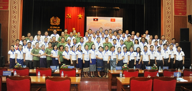 Các đại biểu tham dự buổi giao lưu, trao đổi kinh nghiệm.