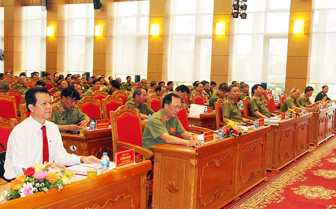 Các đồng chí lãnh đạo dự Hội nghị.