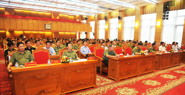 Thứ trưởng Bùi Văn Nam, Thứ trưởng Nguyễn Văn Thành và các đại biểu tham dự Hội thảo.