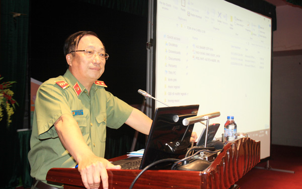 Thứ trưởng Nguyễn Văn Thành tại buổi nói chuyện chuyên đề.