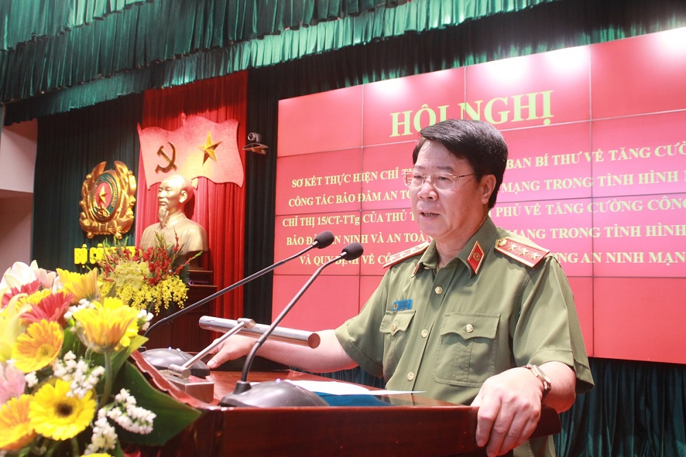 Thứ trưởng Bùi Văn Nam phát biểu tại Hội nghị.