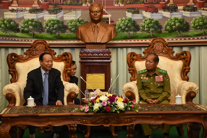 Thứ trưởng Lê Quý Vương và Bộ trưởng Somkeo Silavong tại buổi tiếp.