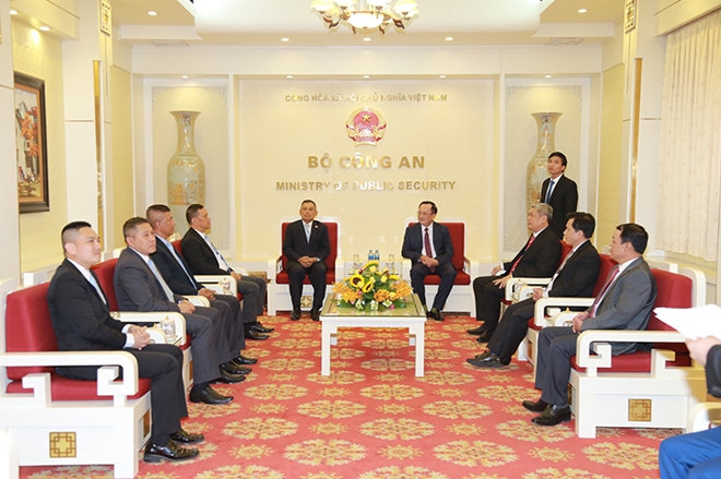 Thứ trưởng Nguyễn Văn Thành và ngài Wirachai Songmetta tại buổi tiếp.