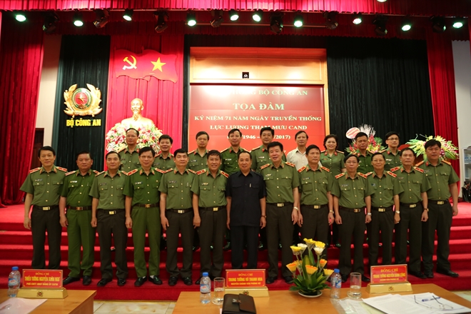 Các đại biểu tham dự buổi gặp mặt truyền thống và Tọa đàm nhân kỷ niệm 71 năm Ngày truyền thống lực lượng Tham mưu Công an nhân dân