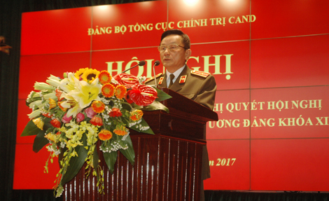 Thiếu tướng Nguyễn Quang Chữ phát biểu khai mạc và bế mạc Hội nghị quán triệt Nghị quyết Hội nghị lần thứ 6 BCH TƯ Đảng khóa XII.