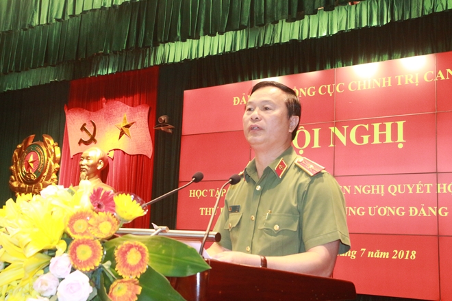 Thiếu tướng Bùi Minh Giám, Phó Tổng cục trưởng Tổng cục Chính trị CAND phát biểu tại Hội nghị.