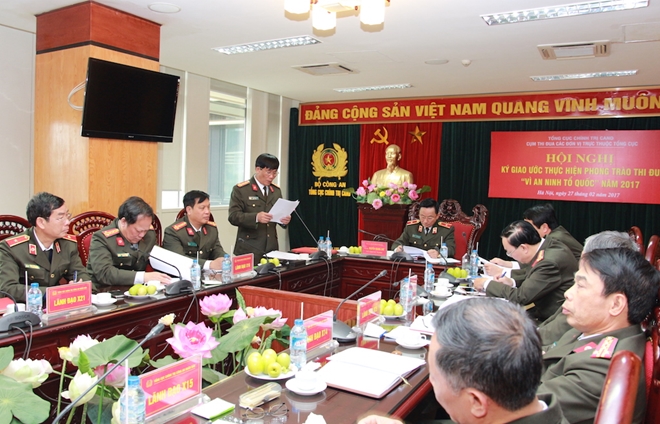 Đại tá Nguyễn Đức Minh, Cục trưởng Cục Công tác Đảng và công tác quần chúng thông qua nội dung ký giao ước thi đua