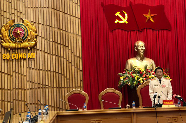 Thiếu tướng Lương Tương Tam Quang chủ trì buổi họp báo.