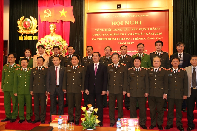 Chủ tịch nước Trần Đại Quang; Bộ trưởng Tô Lâm với các đại biểu tham dự Hội nghị