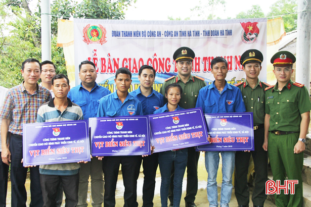 Chuyển giao 04 mô hình gồm 1.000 con vịt biển siêu thịt hỗ trợ người dân phát triển kinh tế.