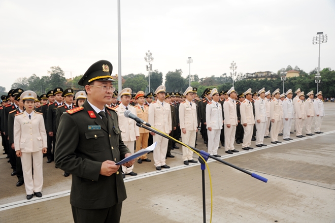 Trung tá Nguyễn Thanh Tuấn, Bí thư Đoàn Thanh niên Bộ Công an đọc diễn văn tại Lễ báo công dâng Bác.