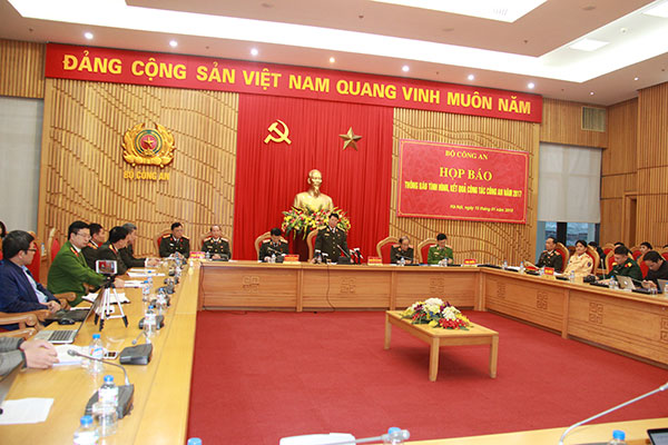Toàn cảnh buổi họp báo.