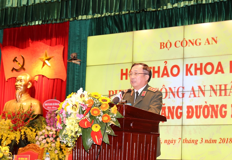 Thứ trưởng Nguyễn Văn Thành phát biểu tại Hội thảo.