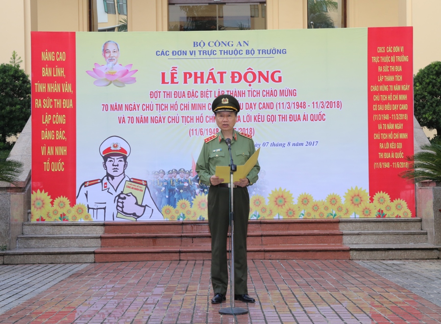 Bộ trưởng Tô Lâm phát biểu tại Lễ phát động Đợt thi đua đặc biệt lập thành tích chào mừng 70 năm Ngày Chủ tịch Hồ Chí Minh có Sáu điều dạy CAND (11/3/1948 - 11/3/2018) và 70 năm Ngày Chủ tịch Hồ Chí Minh ra Lời kêu gọi thi đua ái quốc (11/6/1948 - 11/6/2018).