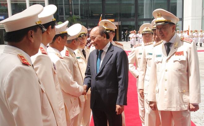 Thủ tướng Chính phủ Nguyễn Xuân Phúc cùng các đồng chí lãnh đạo Bộ Công an.