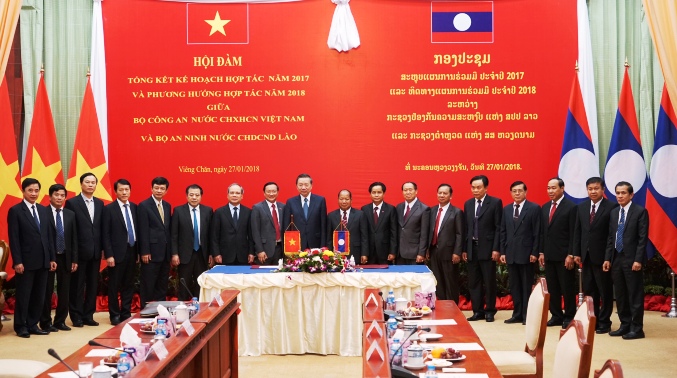 Đoàn đại biểu cấp cao Bộ Công an Việt Nam và Bộ An ninh Lào tại Hội đàm.