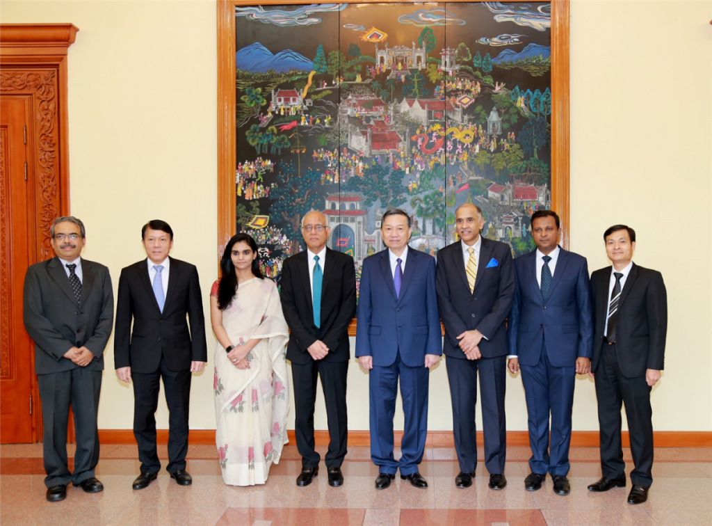 Bộ trưởng Tô Lâm; Phó Cố vấn An ninh Quốc gia Ấn Độ Shri Rajinder Khanna cùng các đại biểu dự buổi tiếp.