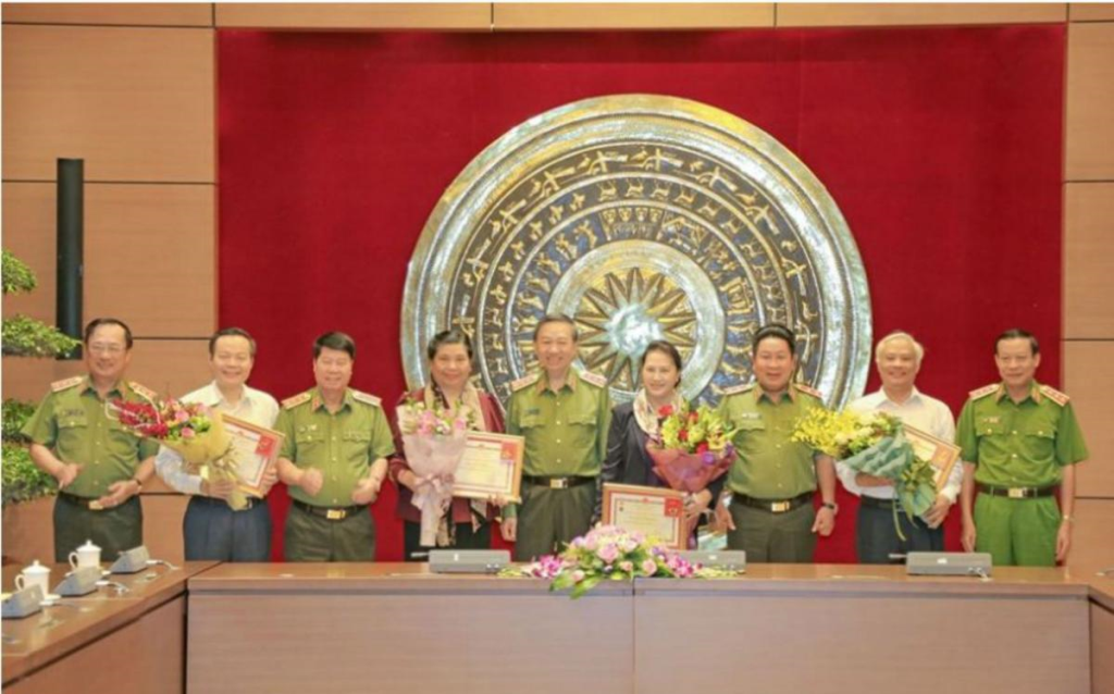 Chủ tịch Quốc hội Nguyễn Thị Kim Ngân; Bộ trưởng Tô Lâm cùng các đại biểu dự buổi làm việc.