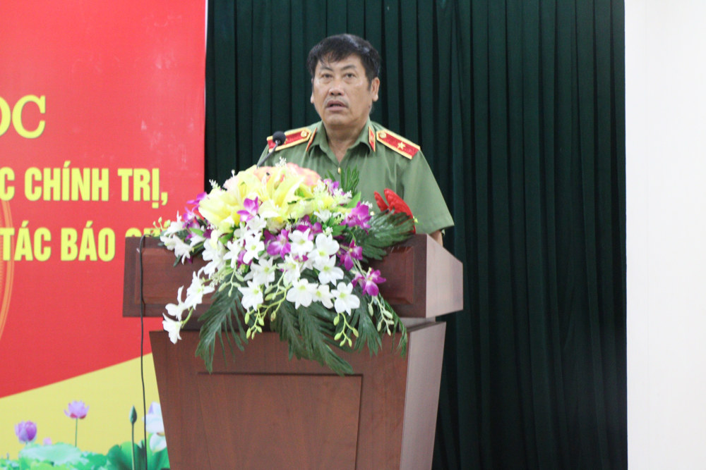 Đồng chí Thiếu tướng, GS. TS Trương Giang Long, Phó Tổng Cục trưởng Tổng cục Chính trị Công an nhân dân, Giám đốc Học viện Chính trị Công an nhân dân phát biểu đề dẫn Hội thảo