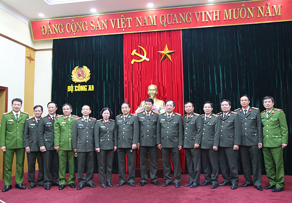 Các đại biểu tham dự phiên họp.