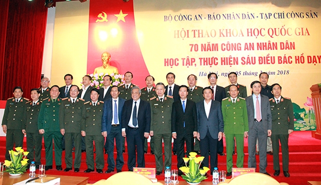 Các đại biểu tại Hội thảo.