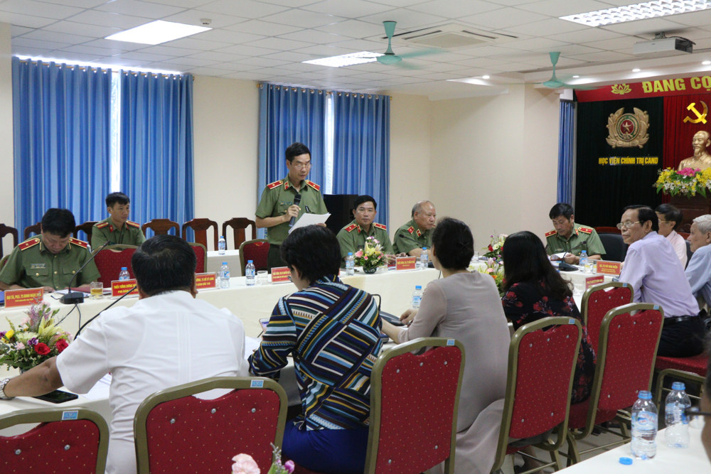 Đồng chí Thiếu tướng, TS Phạm Văn Miên, Tổng Biên tập Báo Công an nhân dân phát biểu ý kiến