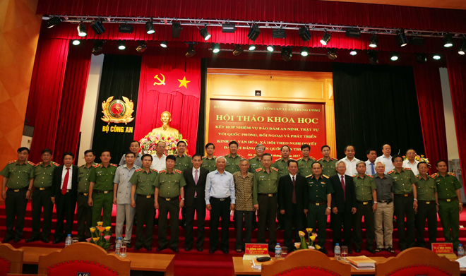 Các đại biểu tham dự Hội thảo.