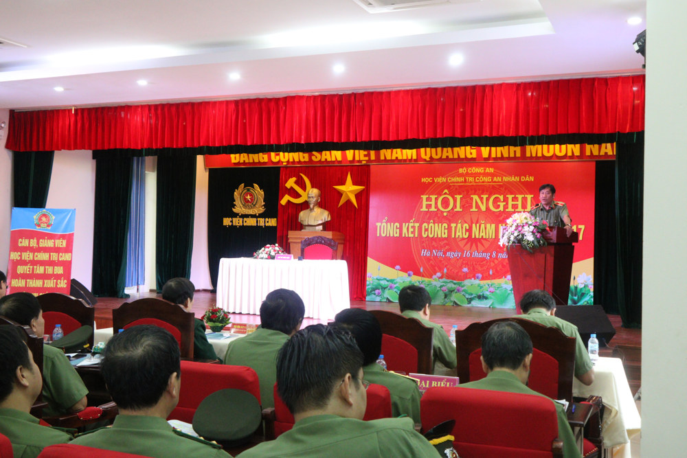 Đồng chí Thiếu tướng, GS. TS Trương Giang Long, Phó Tổng Cục trưởng Tổng cục Chính trị Công an nhân dân, Giám đốc Học viện Chính trị Công an nhân dân phát biểu tại Hội nghị