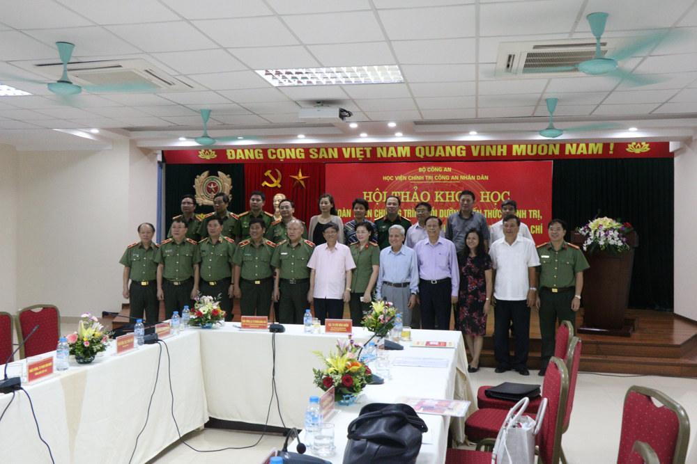 Các đại biểu tham dự Hội thảo