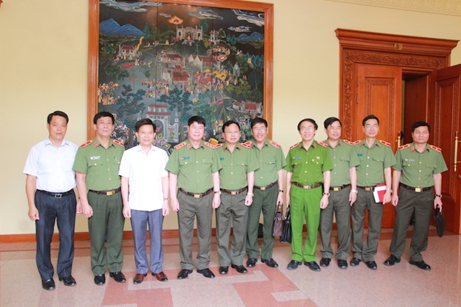 Thứ trưởng Bùi Văn Nam với các đại biểu dự hội nghị