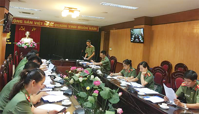 Đại úy Đại úy Phạm Mạnh Tường, Chủ tịch Công đoàn Tổng cục Chính trị CAND phát biểu tại Hội nghị.