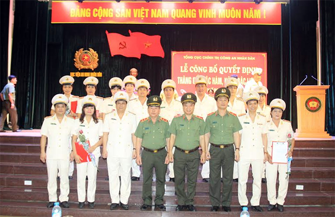 Trung tướng Nguyễn Thanh Nam với các đại biểu tại buổi Lễ.