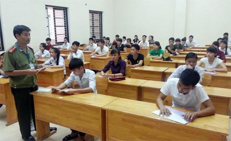 Thí sinh dự thi vào Học viện ANND năm 2014.