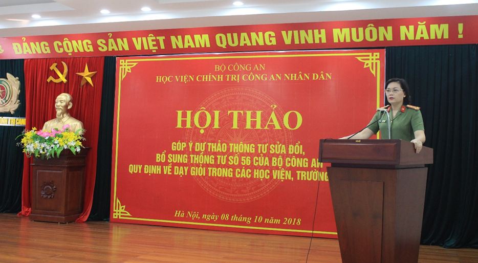 Đồng chí Đại tá, PGS.TS Đinh Ngọc Hoa, Phó Giám đốc Học viện Chính trị Công an nhân dân phát biểu chủ trì Hội thảo