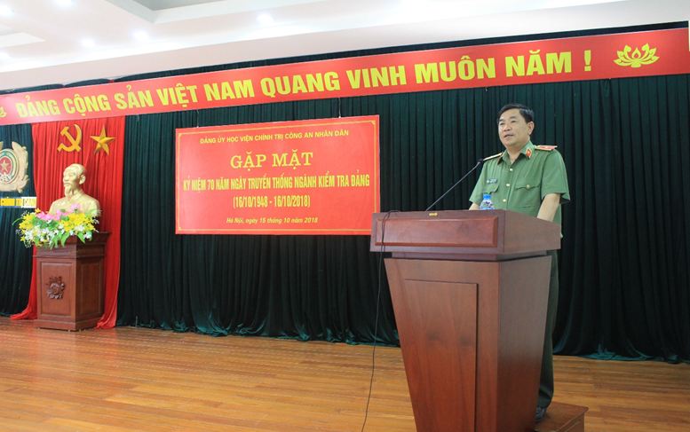 Đồng chí Thiếu tướng, PGS.TS Trần Vi Dân, Bí thư Đảng ủy, Giám đốc Học viện Chính trị Công an nhân dân phát biểu tại buổi lễ