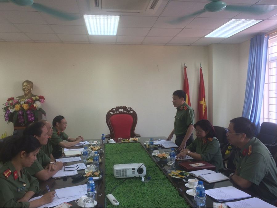 Đại diện Ban Giám đốc, Trung tâm Lưu trữ và Thư viện - Học viện Chính trị CAND làm việc với Đoàn khảo sát của Cục Khoa học, Chiến lược và Lịch sử Công an