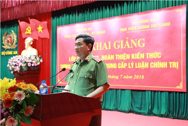 Đồng chí Thiếu tướng, PGS.TS Trần Vi Dân, Bí thư Đảng ủy, Giám đốc Học viện Chính trị CAND phát biểu chỉ đạo