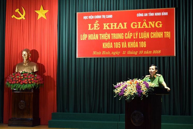 Đại tá Nguyễn Thanh Sơn, Phó Giám đốc Công an tỉnh Ninh Bình phát biểu tại Lễ Khai giảng