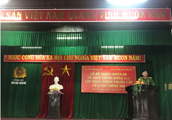 Đồng chí Thượng tá Nguyễn Thanh Tuấn, Phó Giám đốc Công an tỉnh Thừa Thiên Huế phát biểu tại buổi lễ