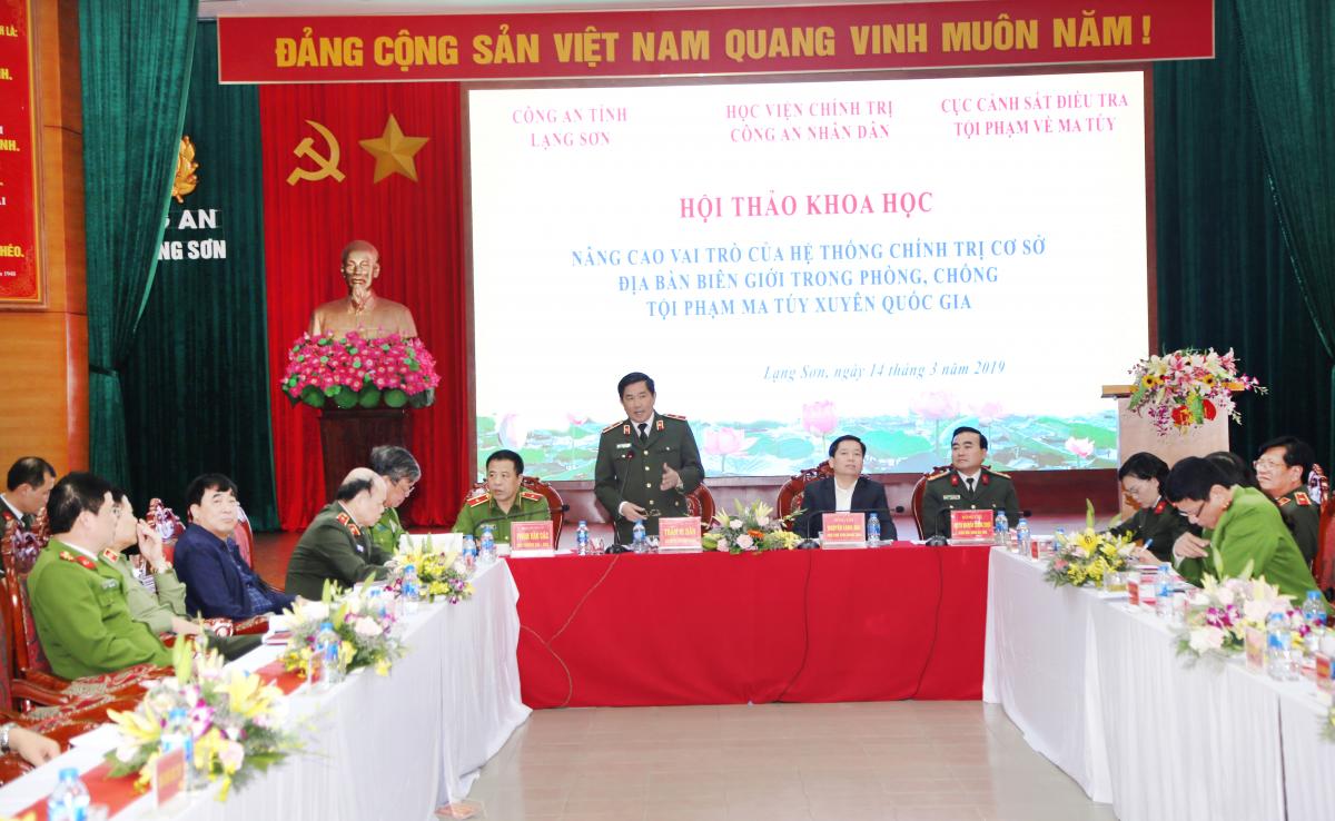 Đồng chí Thiếu tướng, PGS.TS Trần Vi Dân, Giám đốc Học viện Chính trị Công an nhân dân phát biểu tại Hội thảo