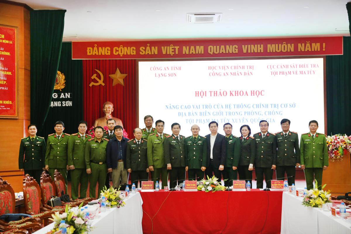 Các đồng chí đại biểu tham dự Hội thảo