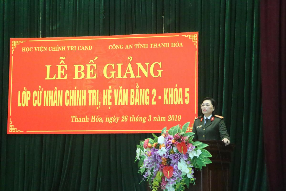 Đồng chí Đại tá, PGS.TS Đinh Ngọc Hoa, Phó Giám đốc Học viện Chính trị Công an nhân dân phát biểu tại buổi lễ