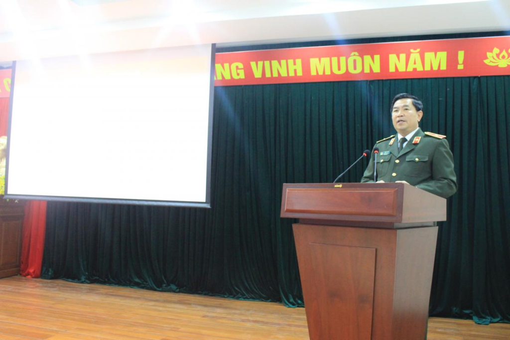 Đồng chí Thiếu tướng, PGS.TS Trần Vi Dân, Bí thư Đảng ủy, Giám đốc Học viện Chính trị Công an nhân dân phát biểu tại Hội nghị