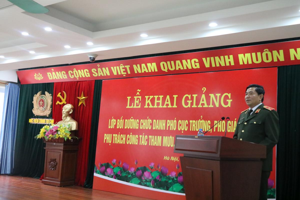 Đồng chí Thiếu tướng, PGS.TS Trần Vi Dân, Giám đốc Học viện Chính trị Công an nhân dân phát biểu tại buổi Lễ