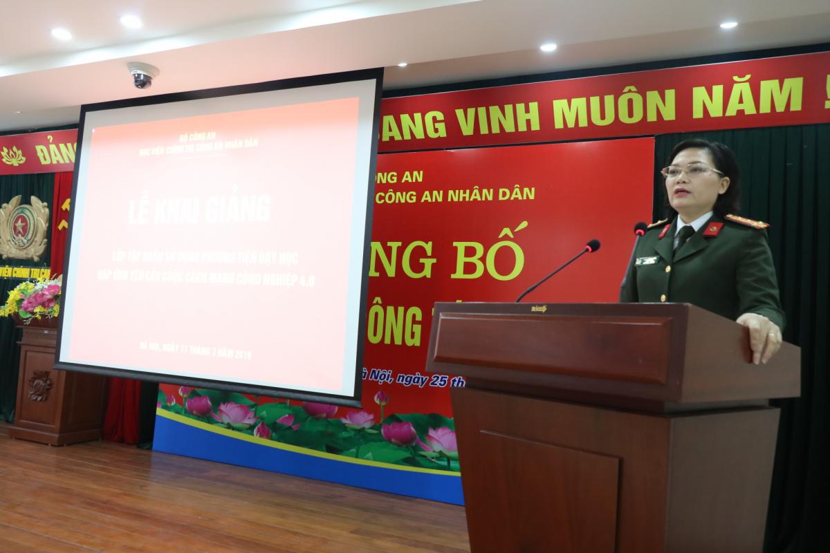 Đồng chí Đại tá, PGS.TS Đinh Ngọc Hoa, Phó Giám đốc Học viện Chính trị Công an nhân dân phát biểu tại buổi Lễ